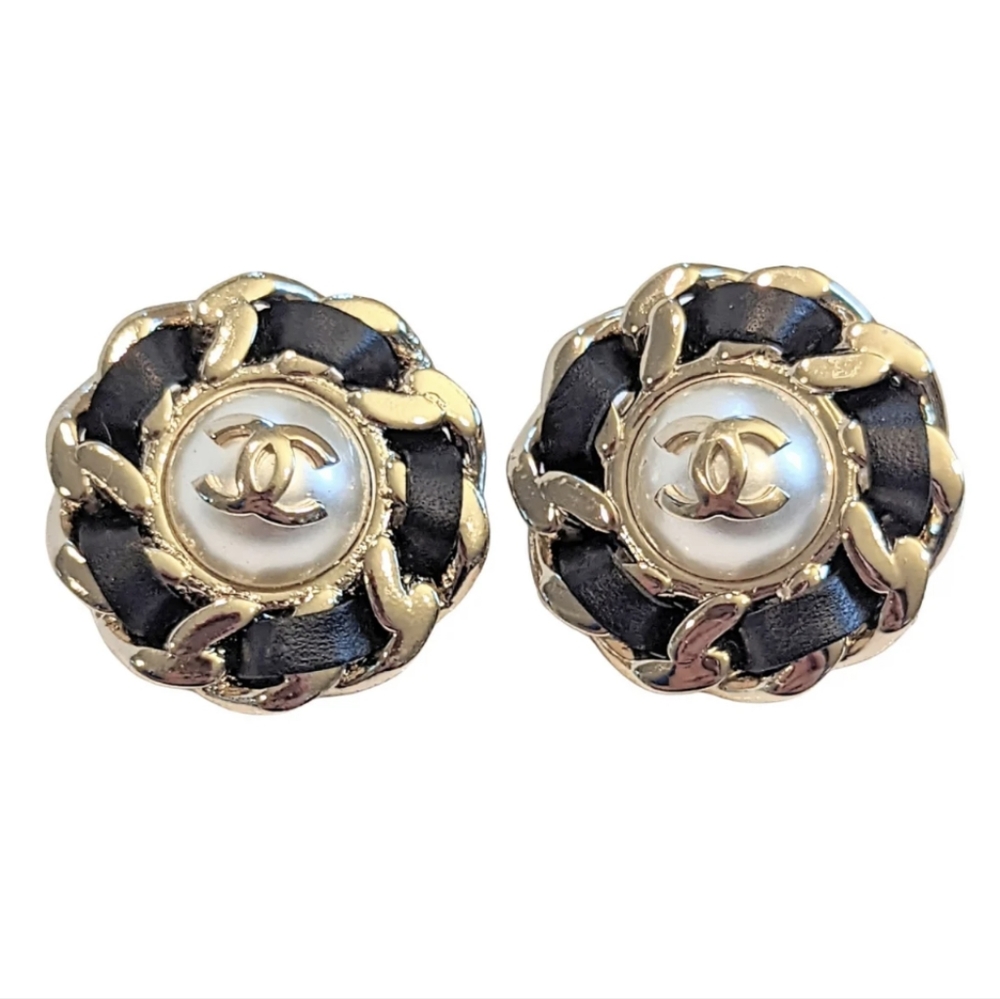 🚫SOLD🚫 CHANEL Large Round Button Pearl CC XL Braided Leather